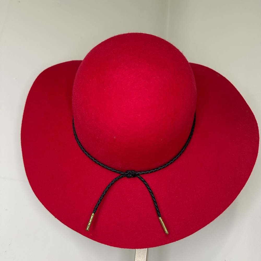 Elegant Red wool Women's Hat